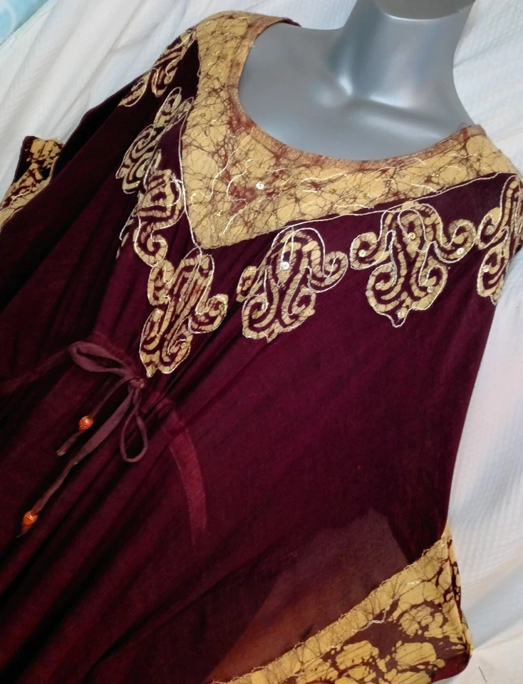 Vestido feminino NF Caftan acabamento dourado vinho resort lounge férias boho bolo tamanho único - Imagem 3 de 4