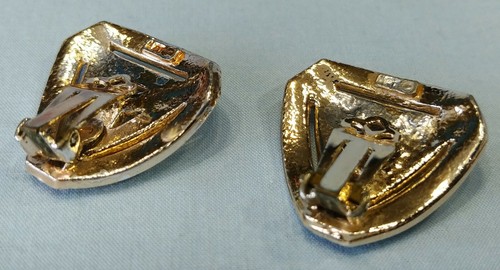 Vintage Abstract Triangle Clip Earrings Signed ART Cream and Orange Enamel - Picture 5 of 12