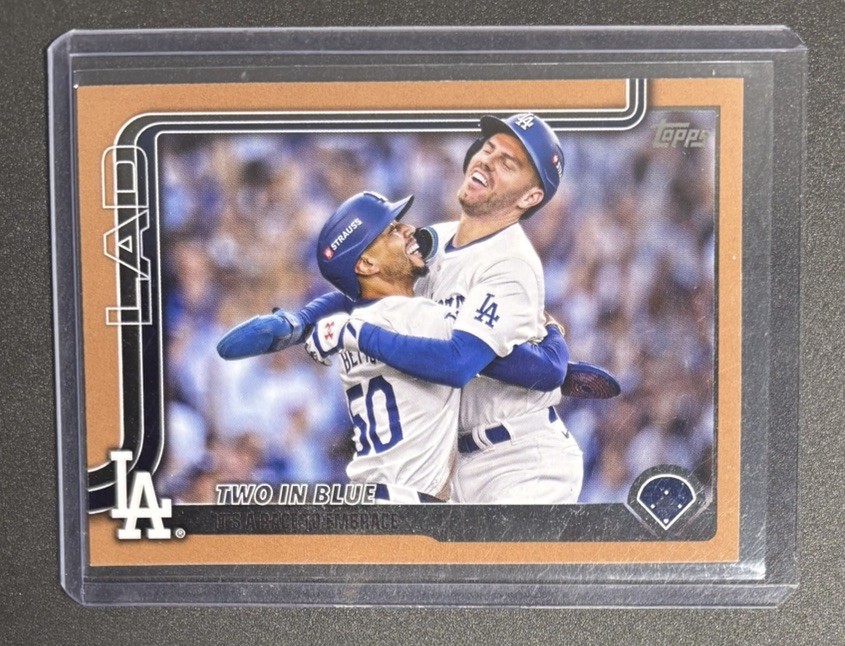 2025 Topps Series 2 Dodgers Two In Blue Gold Border /2025 #631 Team Card 