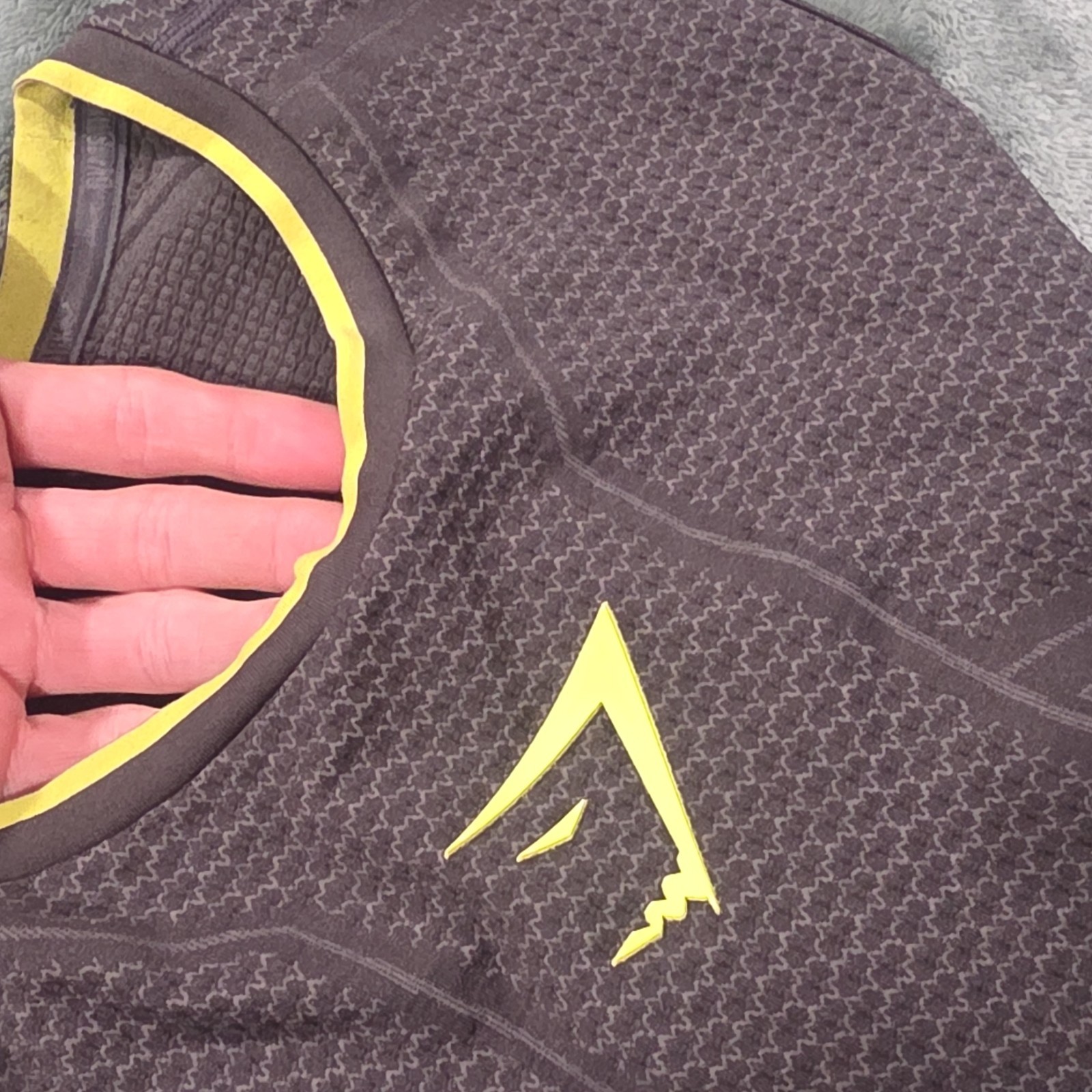 Gymshark Onyx V1 Tank – Yellow/Grey – Medium – Authentic David Laid image 8