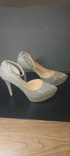 Jessica Simpson Size 10 Rhinestone Encrusted Platform Pump 