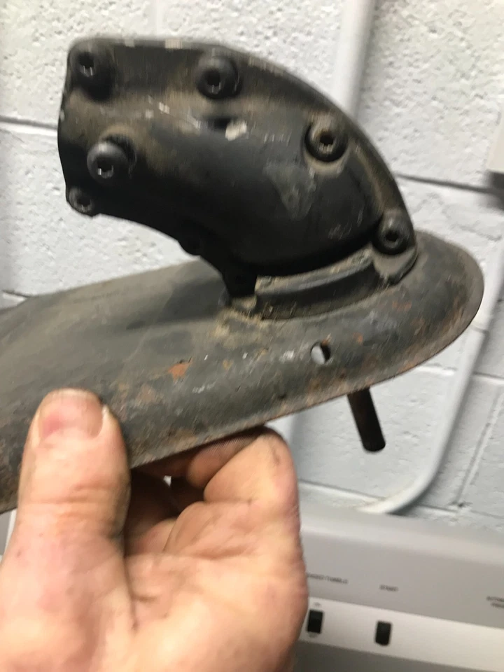 Homelite String Trimmer UT-20704 gearbox WITH metal debris shield - Image 2 of 4