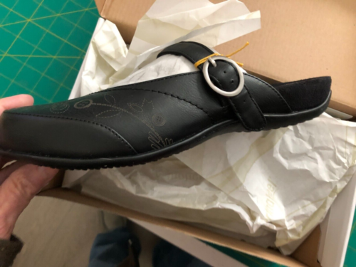 NEW IN BOX Women's Size 9 Orthaheel Black Slip-On Shoes