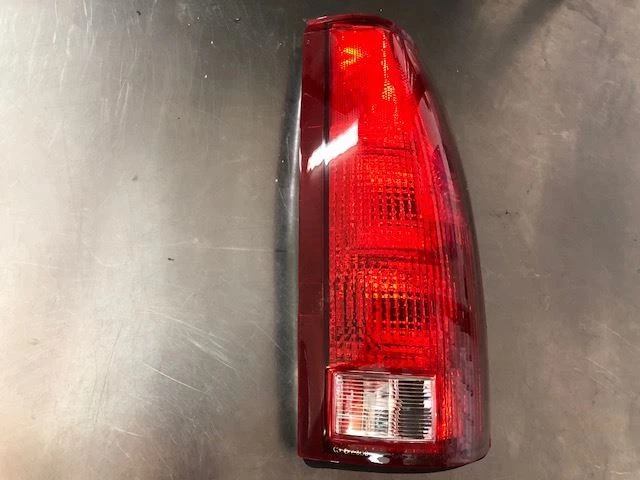 Luz trasera derecha pasajero para camioneta Chevrolet 2500 90-00 417715 Foto 3 de 4