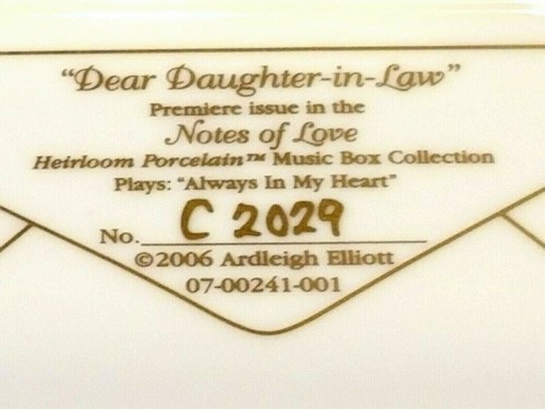 Caja de baratijas 2006 blanca con adornos dorados Dear Daughter In Law Musical C2029 - Imagen 10 de 10