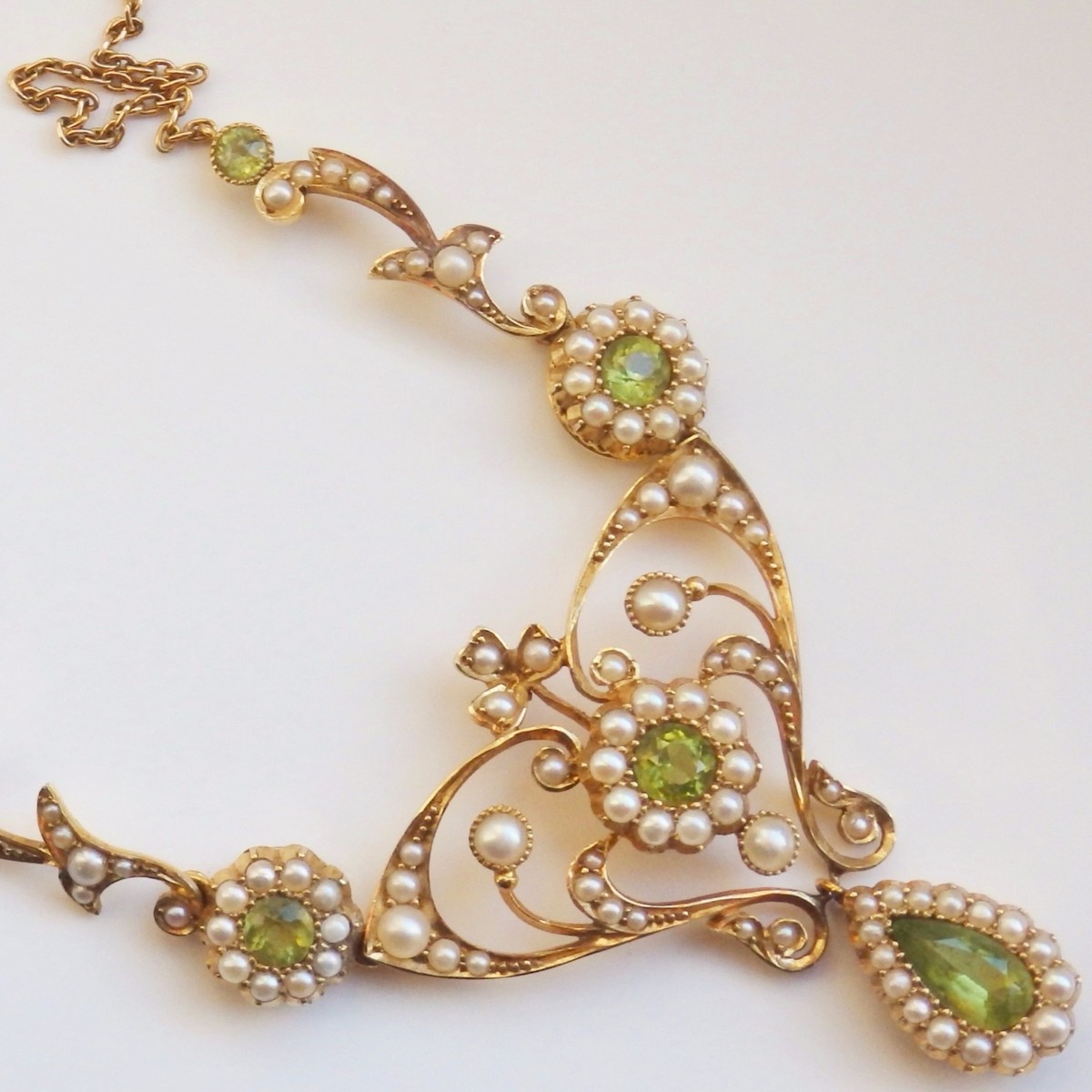 Antique Victorian Art Nouveau 15ct Gold Peridot Pearl Pendant