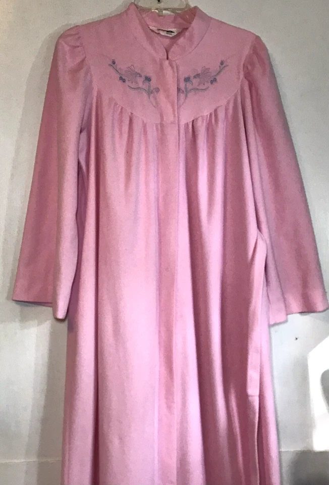 Shadowline Para Mujer Talla M Rosa Bata Larga Bordada Bolsillos Cinturón Frente a Presión Suave Foto 4 de 4