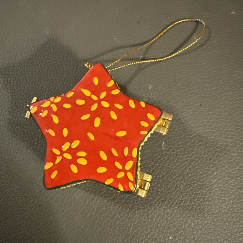 Red And Green Surprise Box Star Shaped Ornament