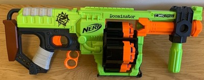 nerf zombies strike dominator mit 24 Kugeln 