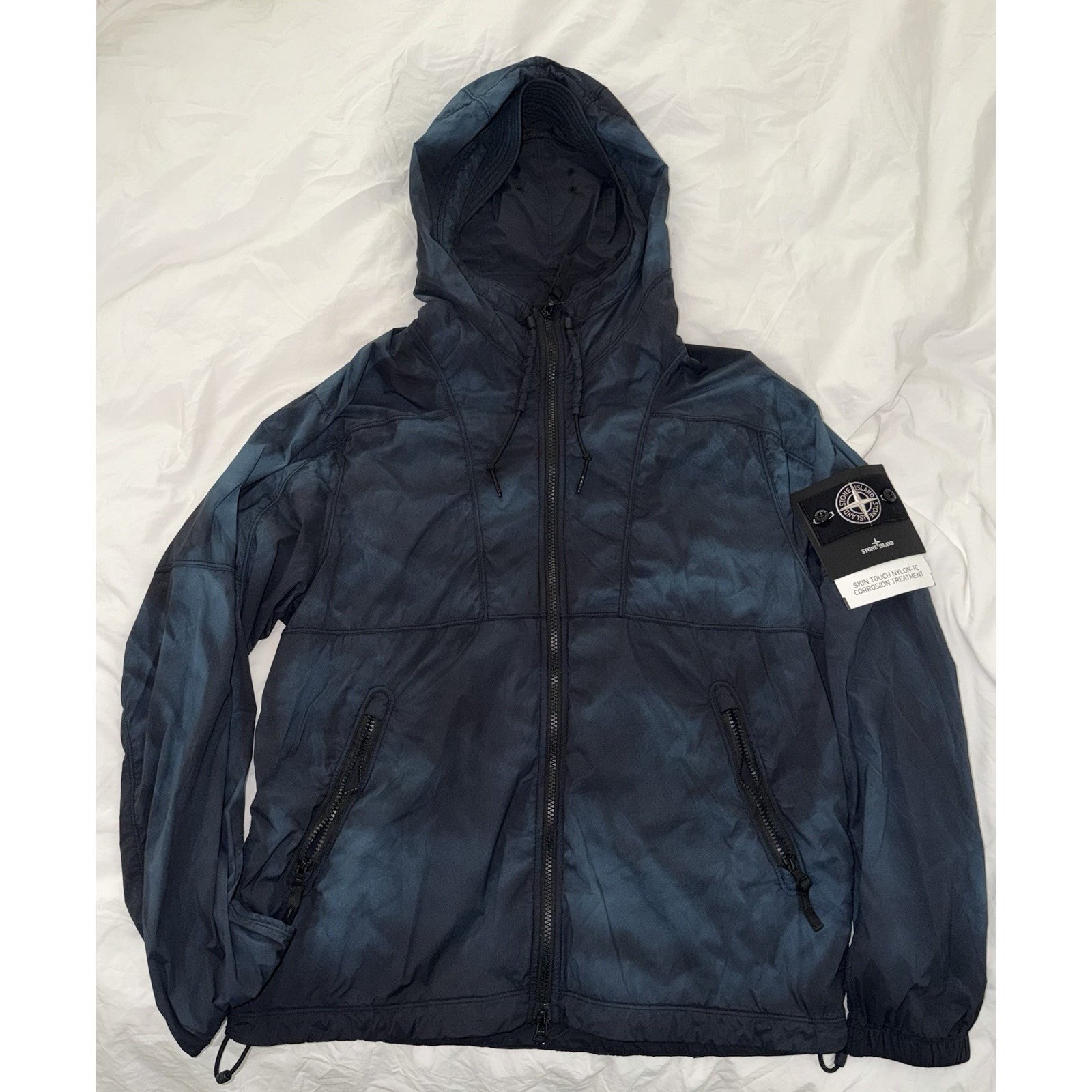 STONE ISLAND SKIN TOUCH NYLON-TC CORROSION TREATMENT HOODED JACKET BLUE RARE - product detail image 1