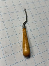 Vintage 1970s Latch Hook Tool   Wooden Handle Rug Making Craft Tool