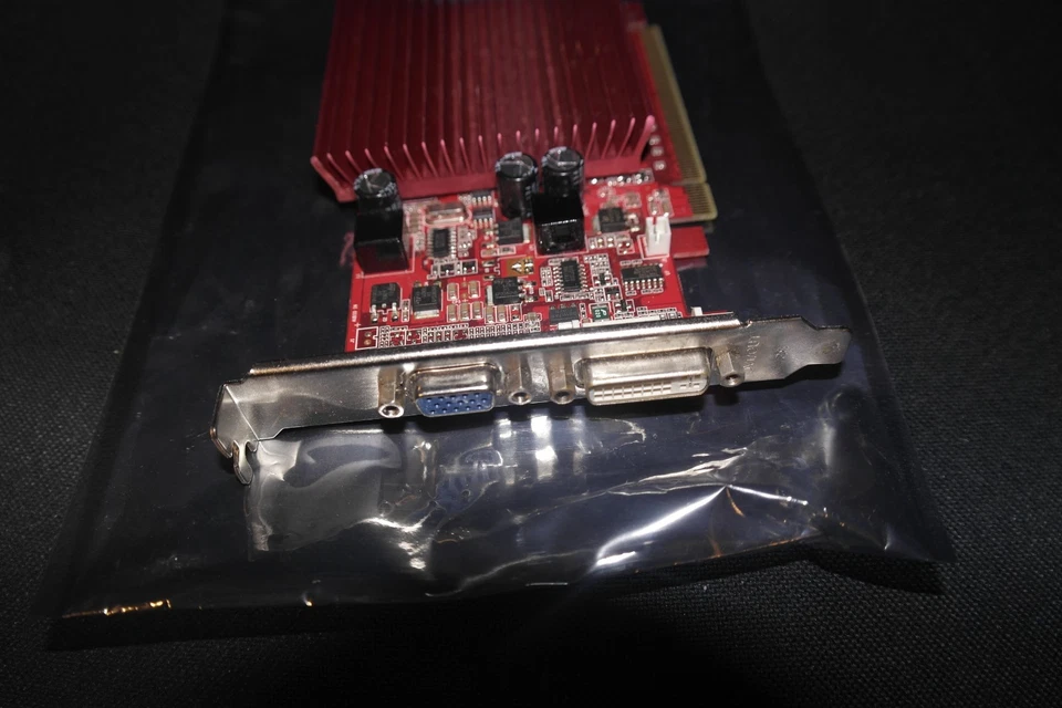 nVidia GeForce 9500GT DVI / VGA 1GB 1024 MB PCI-e Graphics Card - Image 3 of 4