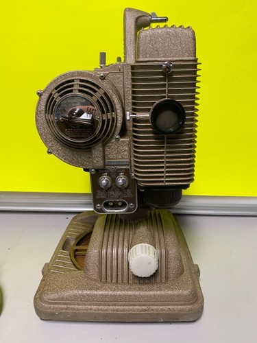 Vintage REVERE Model 85 Film 8mm Projector with Case & Power Cord, works great