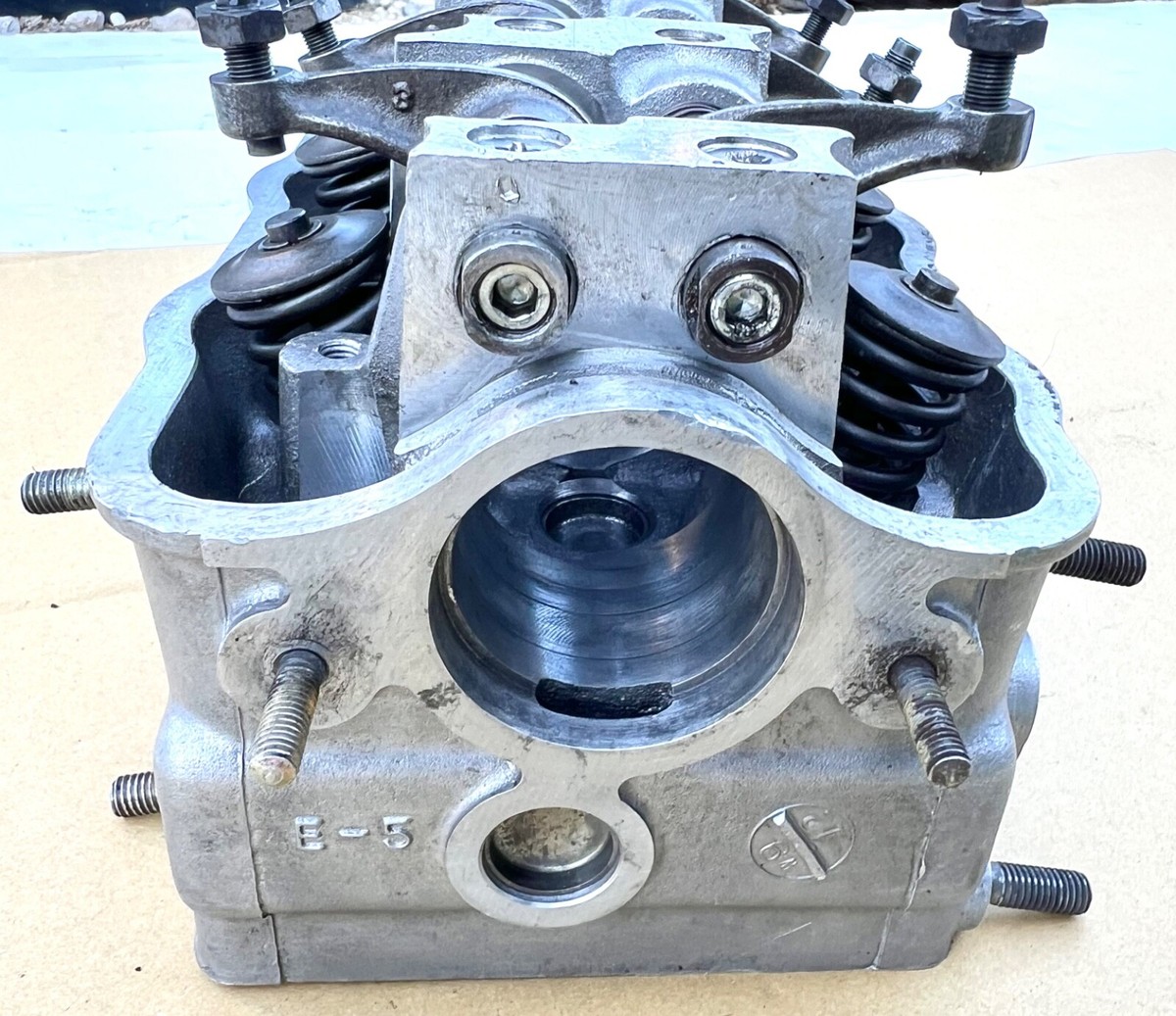 SUZUKI TOP　マチャドフィン 11100-78KA0 CYLINDER HEAD WITH FULL GASKET KIT SUZUKI J24B