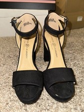 Women  s Heels Size 7