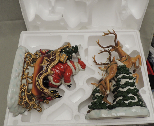 Weihnachtsmann Schlitten und Rentier Set Porzellan / Grandeur Noel Collectors Edition 2003 - Bild 21 von 24