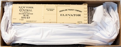 Vagón de carga Accurail 81531 rd#59147 36' de madera con doble funda, techo de acero, extremos de madera, | Zustand: New