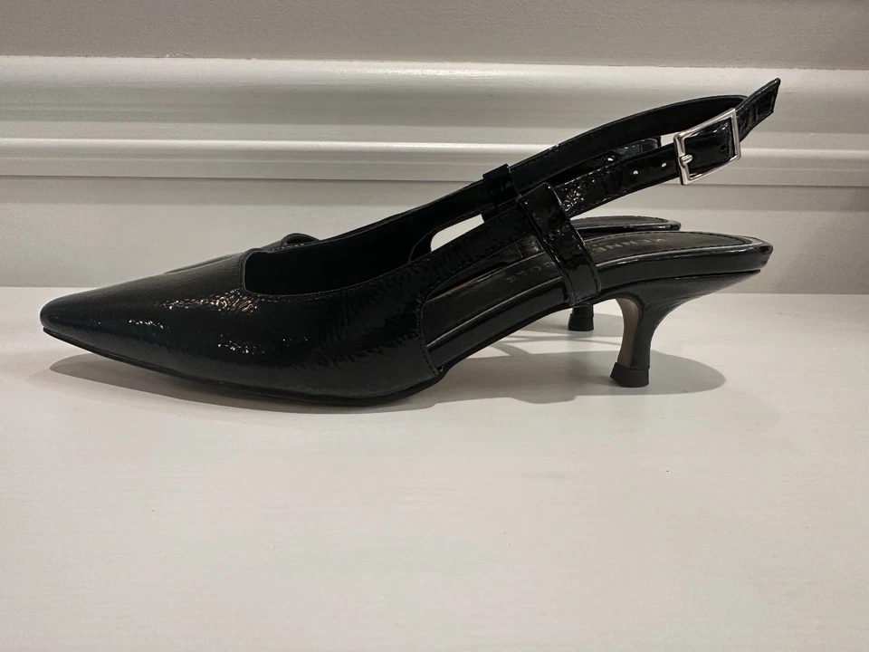 [Novo em folha] Kenneth Cole Black Patent Kitten Heel Sling Pump - Tamanho 6.5 - Imagem 4 de 4