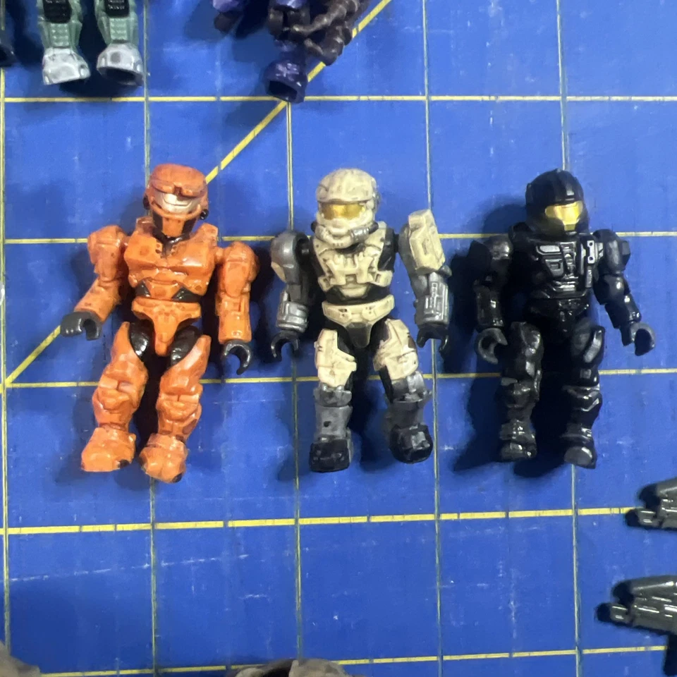 HALO MEGA BLOKS LOT of 9 Figures Plus Extras - Image 3 of 4
