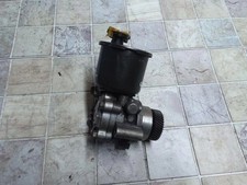 Pompe direction assistée Mazda 323