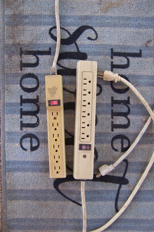 2 Surge Protectors Power Strips, Taps Woods 418