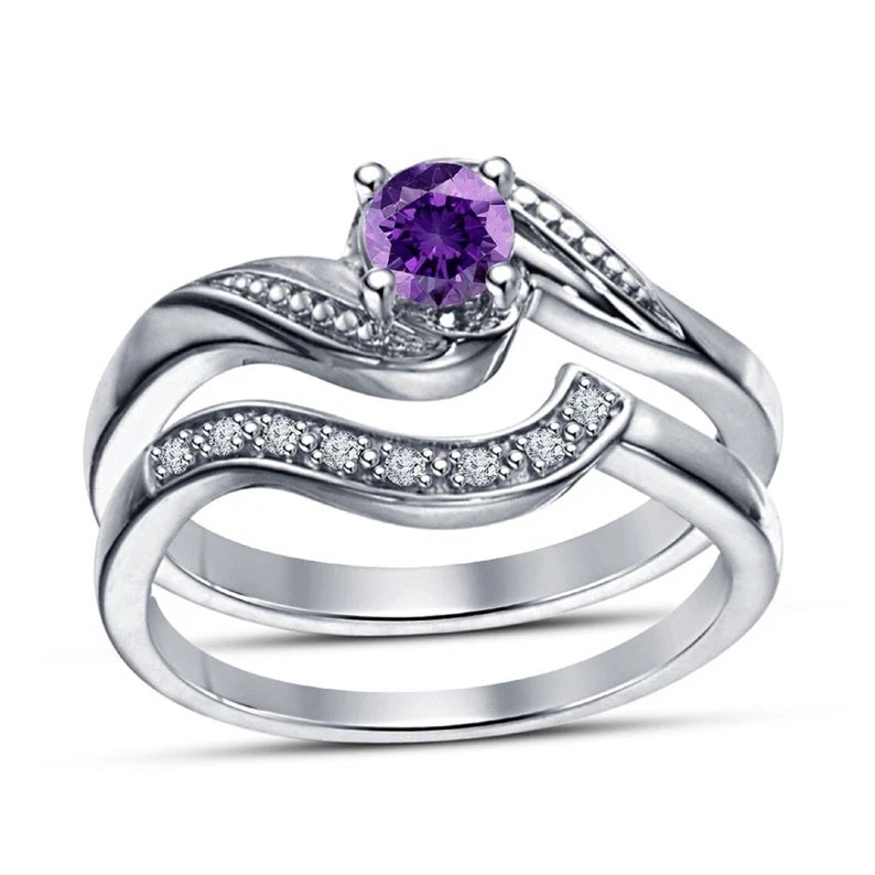 Juego de anillos de boda de diamantes creados en laboratorio de amatista de corte redondo con acabado de oro blanco de 14 quilates Foto 3 de 4