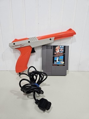 Official Orange Nintendo Zapper Light Gun w/Super Mario Duck Hunt Game Tested 
