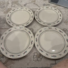 Longaberger Set of Four Holly Lunch Plates with Original Box USA Made