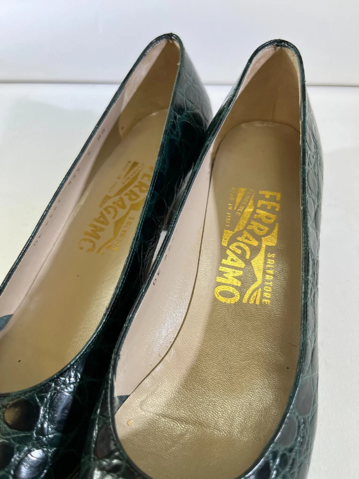 Bombas Salvatore Ferragamo vintage preto esmeralda verde crocodilo em relevo tamanho 7 AA DS52 - Imagem 4 de 4