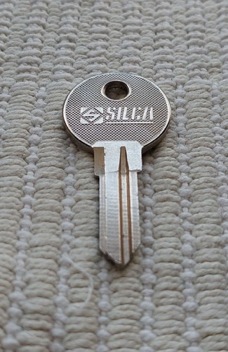 Volkswagen Dasher Golf Rabbit Scirocco Passat Polo Quantum gas cap key blank KI3