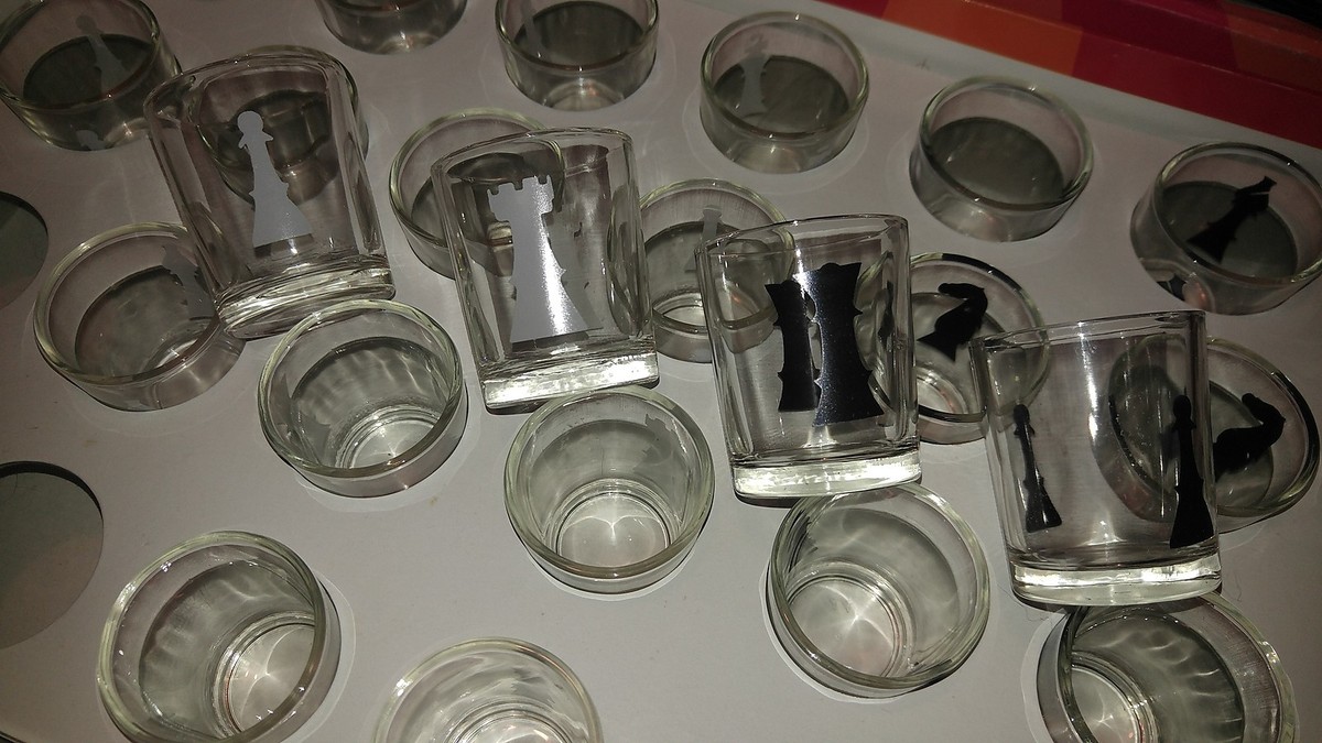 RARE BEER CHESS-BOARD GAME 32 SHOT GLASS DRINKING COMPLETE | eBay