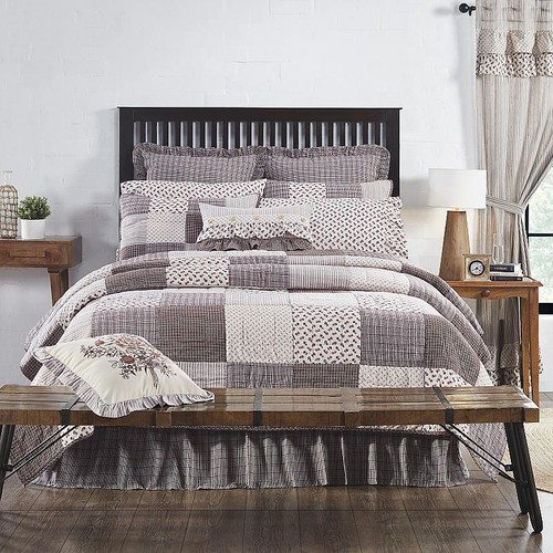 Florette Patchwork California King Quilt. VHC Brands. Brown, Red, White - 第 1/2 張圖片