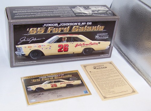 1:24 UNIVERSITY OF RACING 1965 #26 JUNIOR JOHNSON HOLLY FARMS FORD GALAXIE NIB - Picture 6 of 10