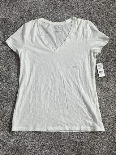 New With Tags Lord and Taylor white V-Neck Top /T-shirt women’s Size Med