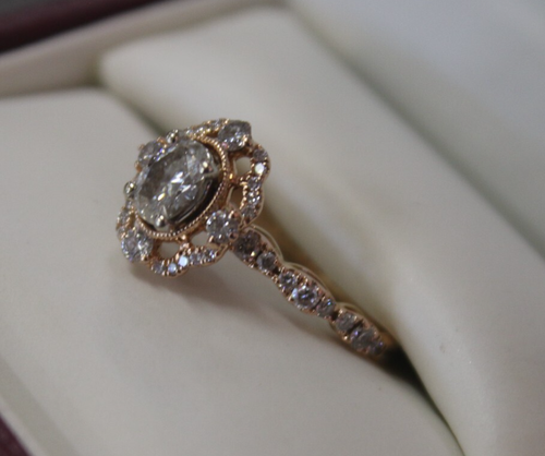Anillo de compromiso de diamantes de corte ovalado Truly Zac Posen de 1 quilates de oro rosa de 14 k talla 6,5 - Imagen 4 de 8