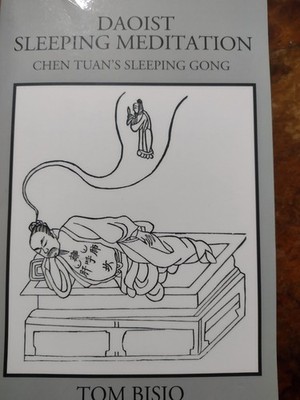 Daoist Sleeping Meditation : Chen Tuans Sleeping Gong by Tom Bisio (2018,...