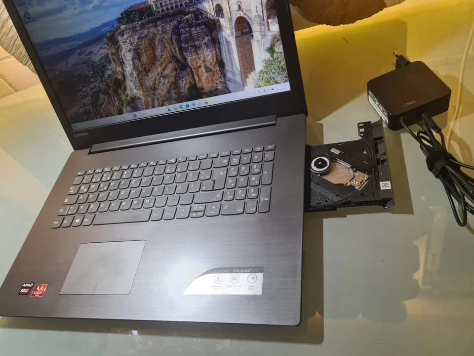 lenovo ideapad 320-17 AMD A9 17,3 Zoll 8GBDDR4 240GBSSD CD/DVD Windows 11 - Bild 2 von 4