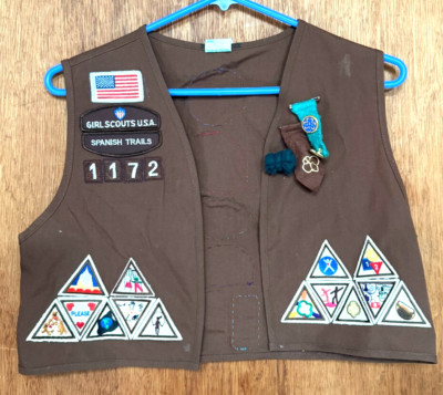Vtg. Girl Scouts of America Brownie Vest With Patches smock Brown size large