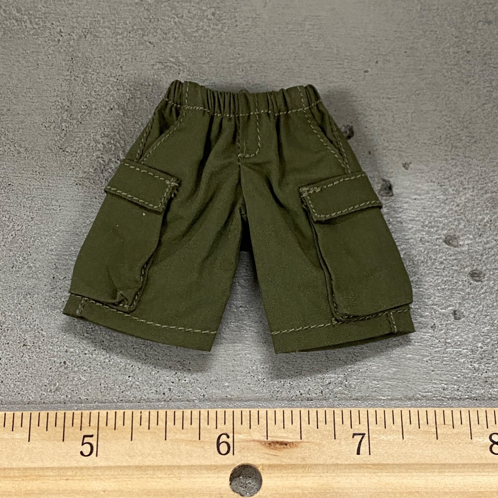 BE-CGS-GRN: 1/12 Green Elastic Waist Cargo Shorts for 6" Act