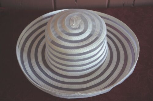 WOMEN'S WHITE SWIRL HAT WITH POUF ACCENT - Picture 1 of 6