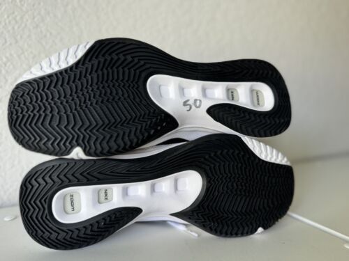 Size 9 - Nike Zoom Hyperquickness 2015 Team - Picture 3 of 14