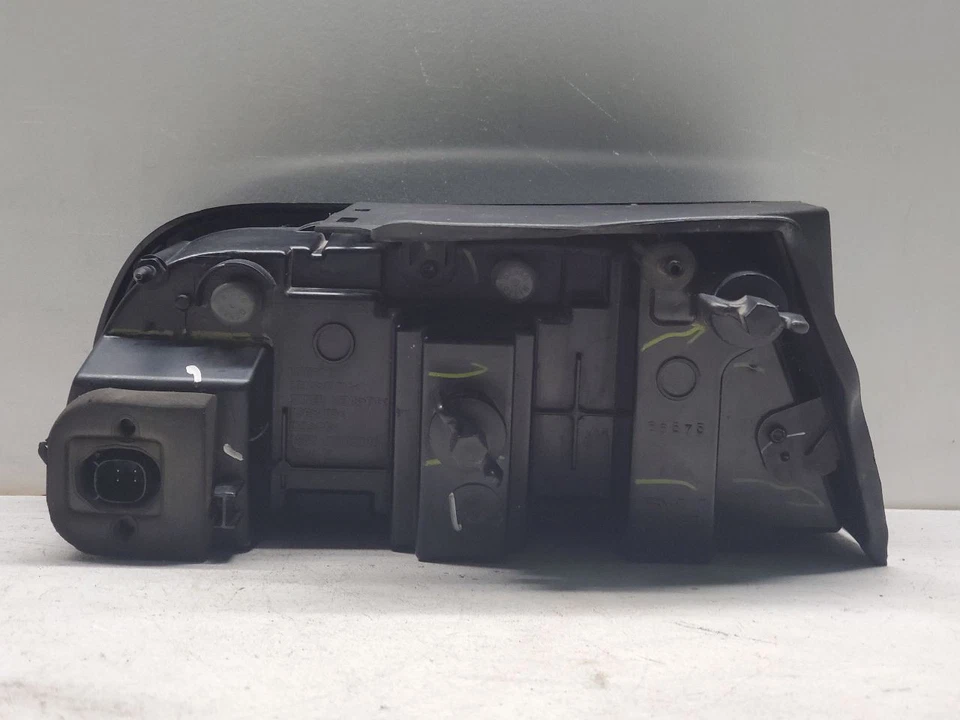 2019 Dodge Challenger Passenger Right Tail Light Outer OEM 68403954 Foto 3 de 4