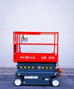 2021 ELECTRIC SCISSOR LIFT  SKYJACK SJIII 3219/26 FT WORKING HEIGHT SCISSOR LIFT