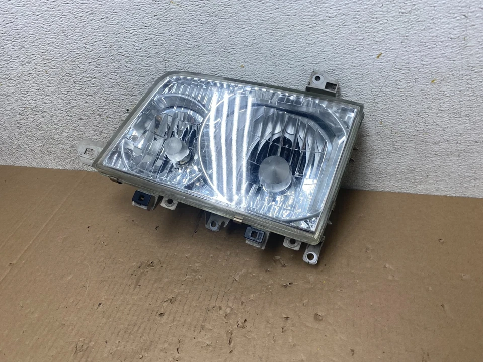 Faro lateral izquierdo Ford LCF 2006-2009 P8933 Foto 2 de 4