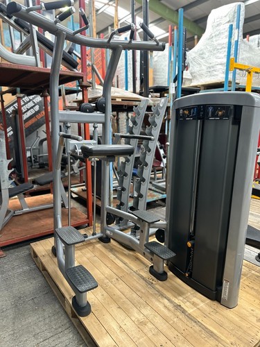 Life Fitness Insignia Assisted Dip Chin - Picture 1 of 6