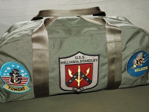US-Navy-1980s-PILOT-STYLE-COCKPIT-034-TOP-GUN-034-MAVERICK-PATCHED-OD-NYLON-GRIP-BAG