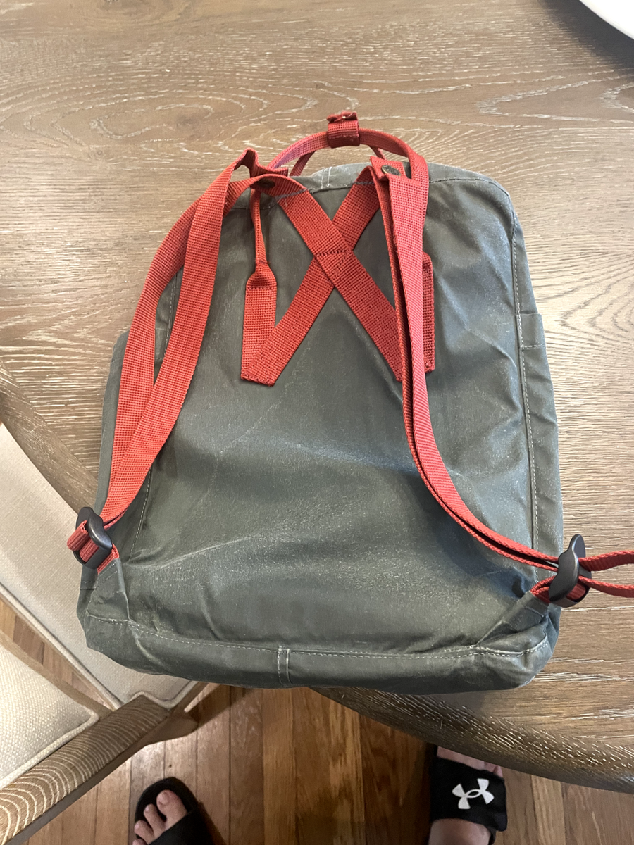 【FJALLRAVEN】Kanken Classic (23510) - Super Grey Amazon.com: Fjällräven Kånken Unisex Travel Backpack - Side