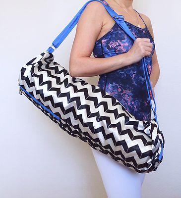 lululemon yoga bag sale Small Reusable Tote Gym (This is Yoga, Black) This duffle has ample storage to pack sweat essentials and cushioned straps to maximize commuting comfort Lululemon Large Tote Mesh Bag