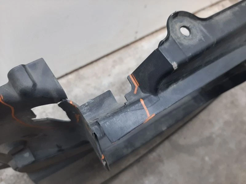 Conducto de aire de soporte de núcleo de radiador sin tecnología M para BMW 540i 97-03 Foto 3 de 4