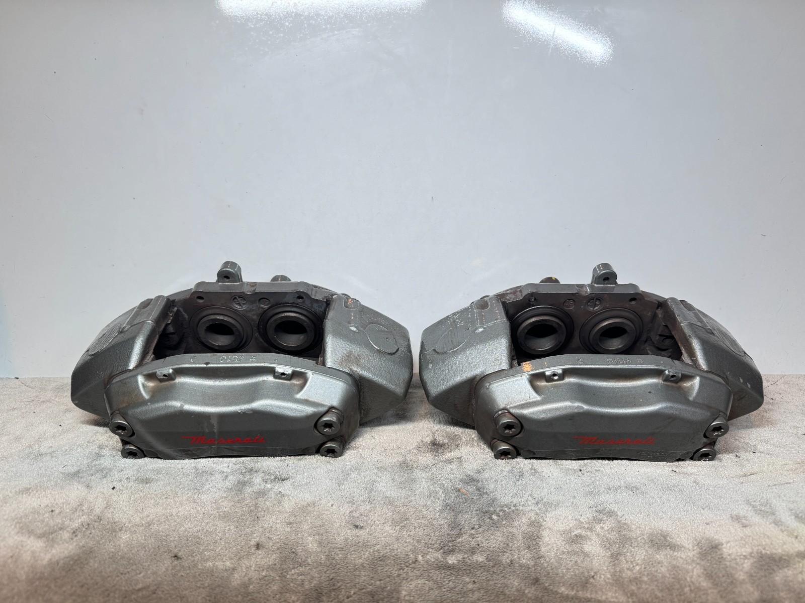 03-08 M139 MASERATI QUATTROPORTE FRONT LEFT & RIGHT BRAKE CALIPER SET BREMBO OEM